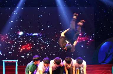 樹(shù)人情深——慶祝建校三十周年文藝晚會(huì)側(cè)記